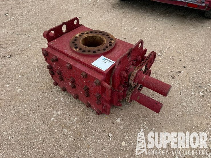 (1-29)-7-1/16"-2000/3000#-dbl-manual-bop-image-1
