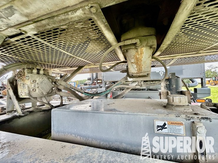 2017-caterpillar-375-image-16