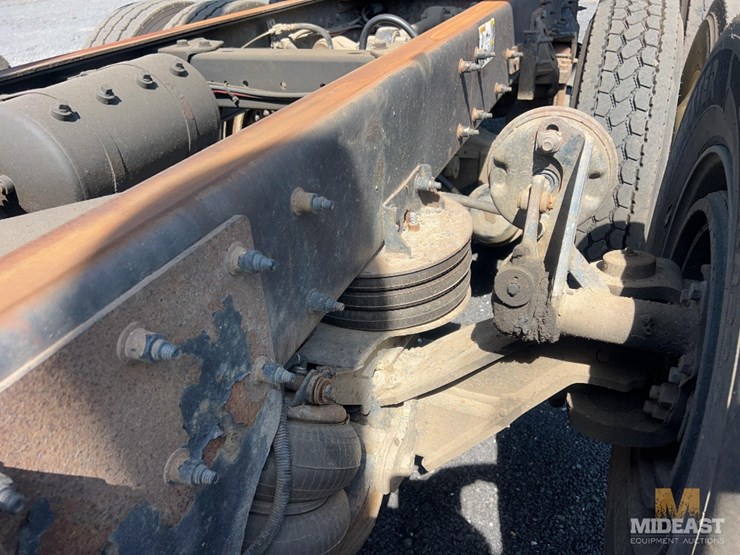 2011-kenworth-t800w-image-20