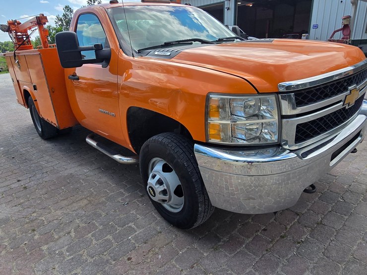 2013-chevrolet-silverado-3500-image-16