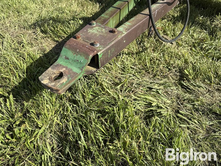 john-deere-230-image-9