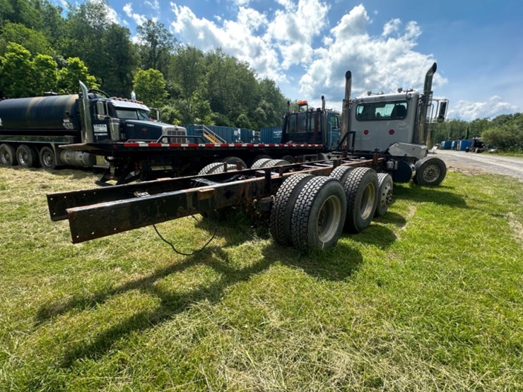 2012-peterbilt-388-image-5