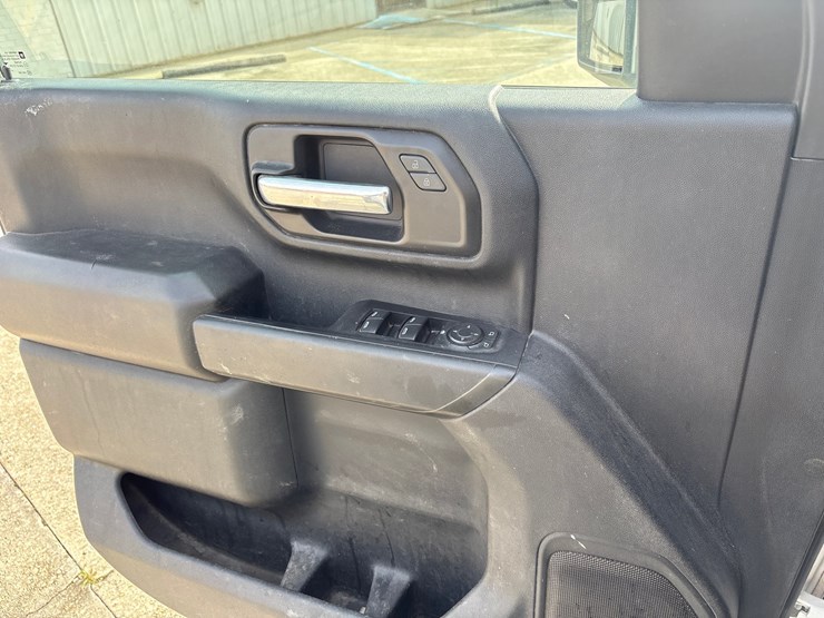 2021-chevrolet-silverado-3500-image-15