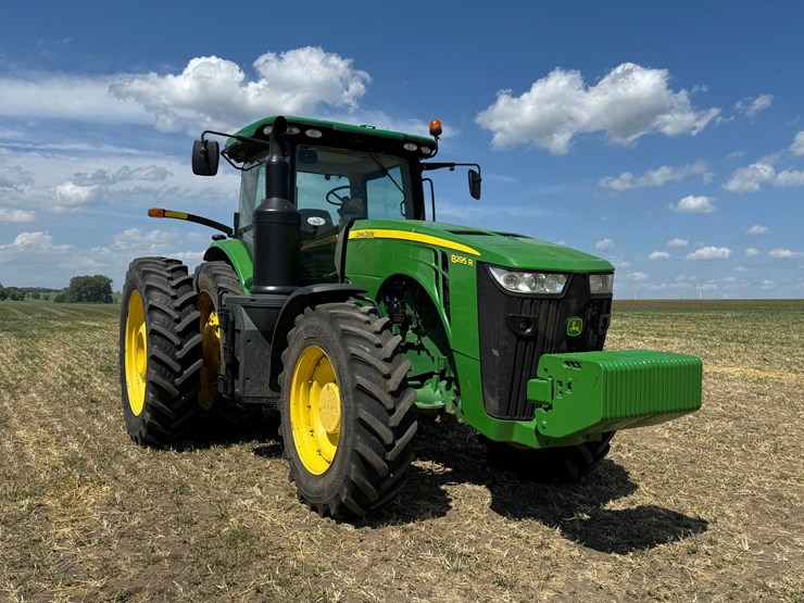 2019-john-deere-8295r-image-10