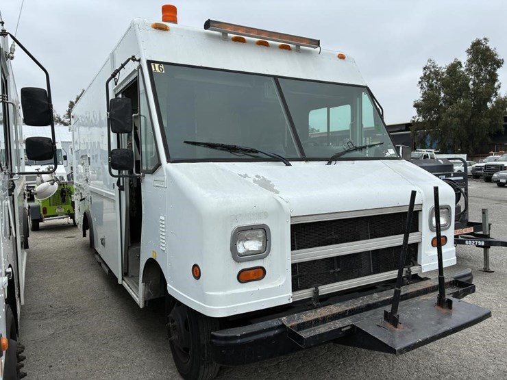 2002-workhorse-p42-image-2