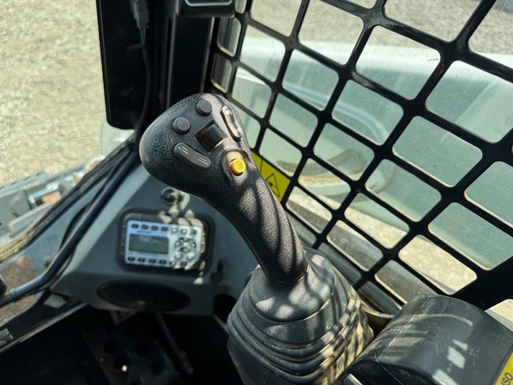 2022-bobcat-t595-image-28