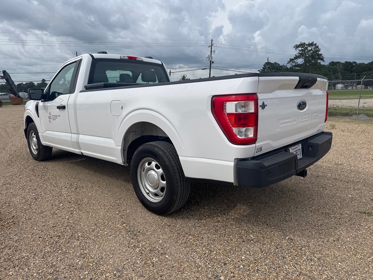 2022-ford-f150-xl-image-3