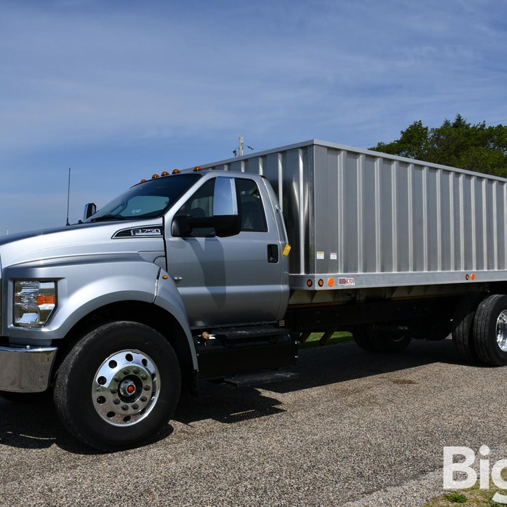 2025 FORD F750