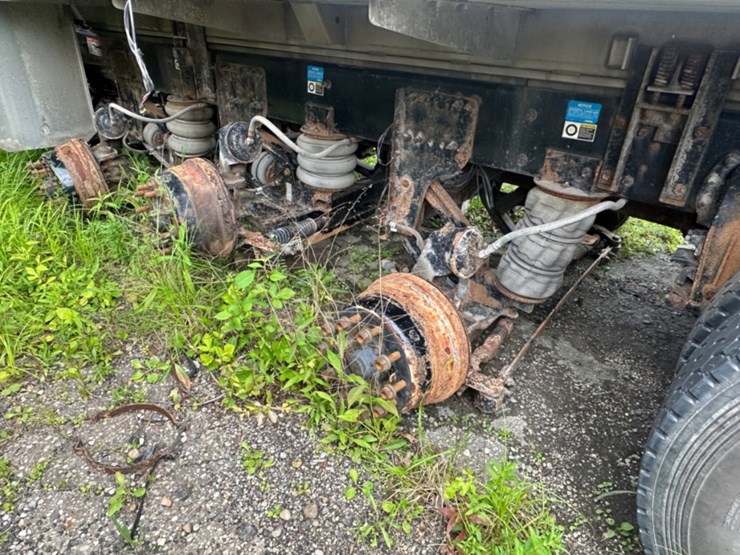 2019-peterbilt-567-image-9