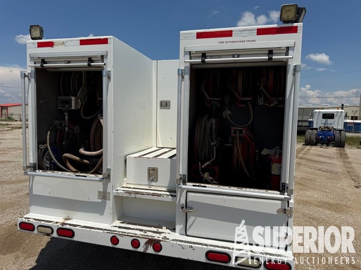 2013-peterbilt-337-image-11