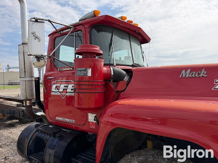 1984-mack-r686st-image-17