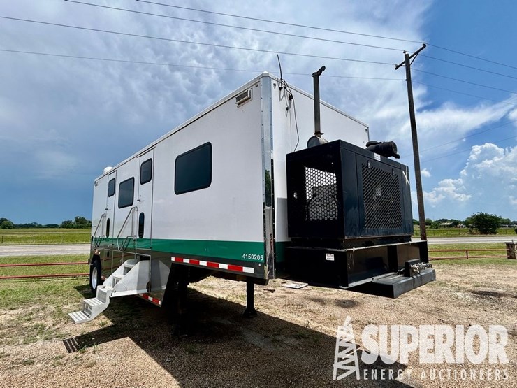 (x)-(9-42)-2013-turnkey-8'w-x-30'l-command-center,...-image-2