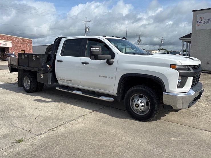 2021-chevrolet-silverado-3500-image-2