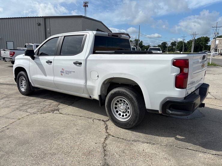 #3627-•-2021-chevrolet-silverado-pickup-truck-image-4