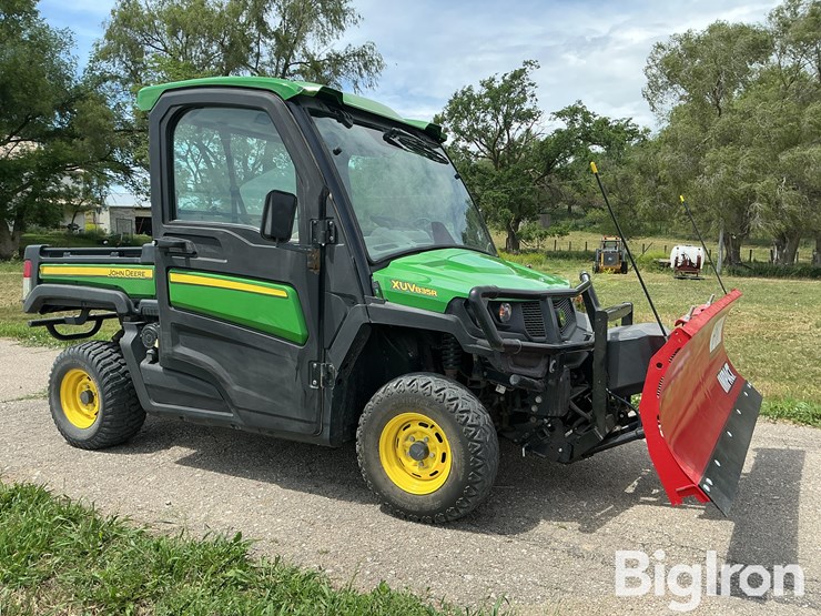 2019-john-deere-gator-image-3