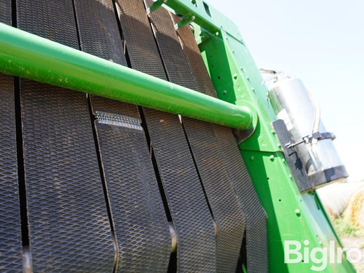 2022-john-deere-560m-image-14