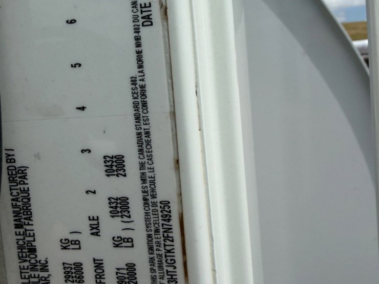 2015-caterpillar-ct660-image-17