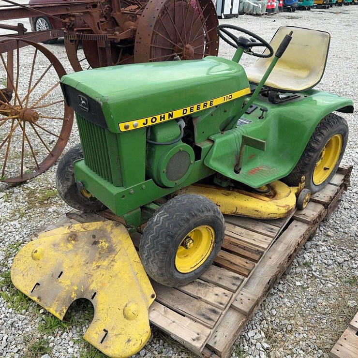 JOHN DEERE 110