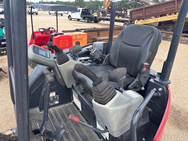 yanmar-vio25-6a-image-7