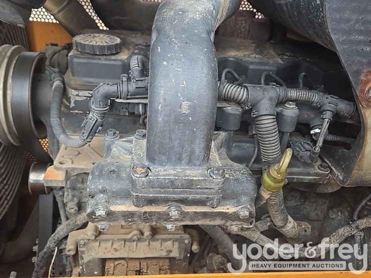 2017-case-650l-image-38