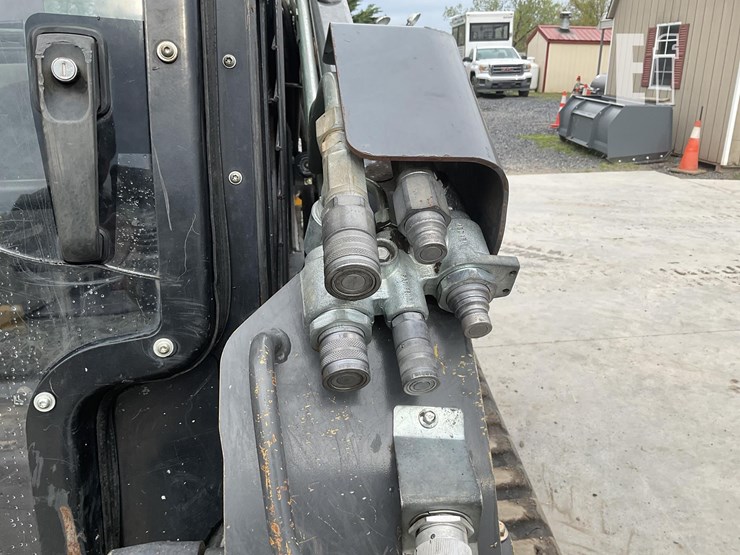 2018-new-holland-c232-image-13
