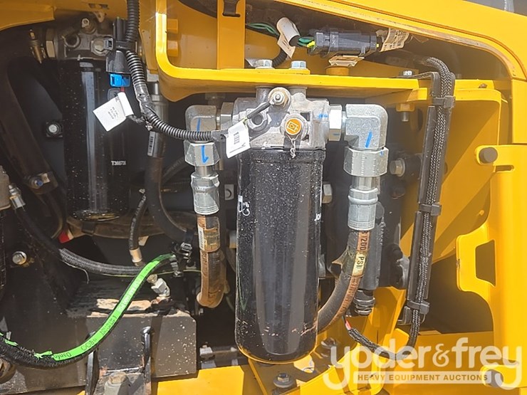 2023-deere-650k-lgp-image-39