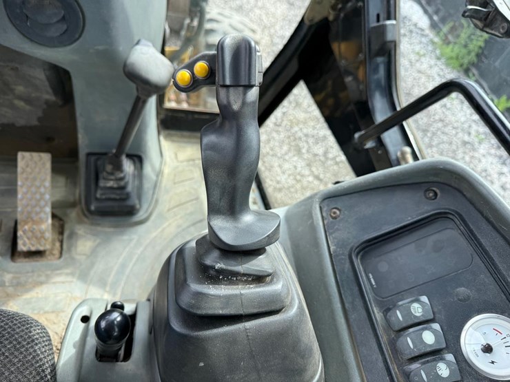 caterpillar-420d-image-28