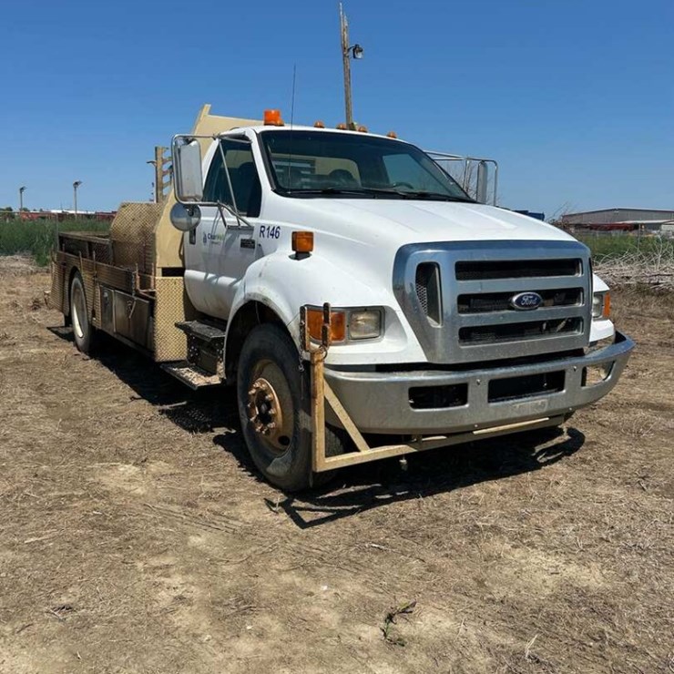 2010 FORD F650