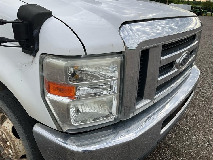 2010-ford-e350-image-14
