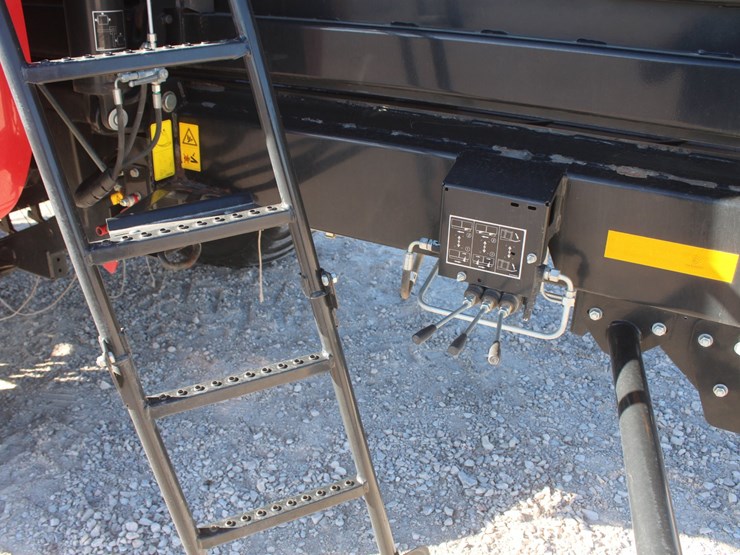 2019-case-ih-lb434xl-image-29