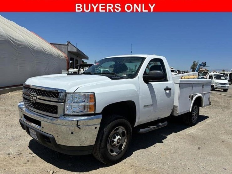 2011-chevrolet-silverado-2500-image-1