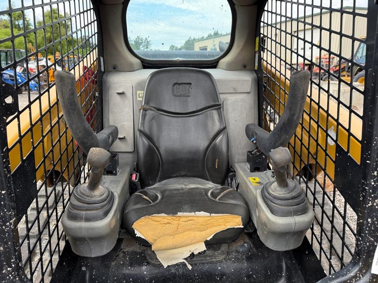 2018-caterpillar-249d-image-11