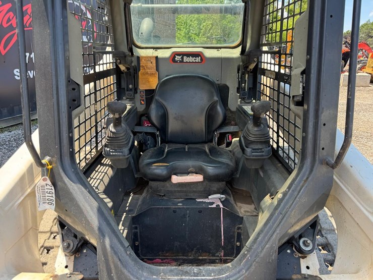 2021-bobcat-t64-image-22