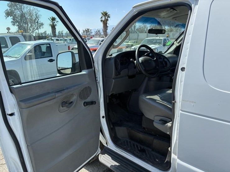 2006-ford-e350-image-13