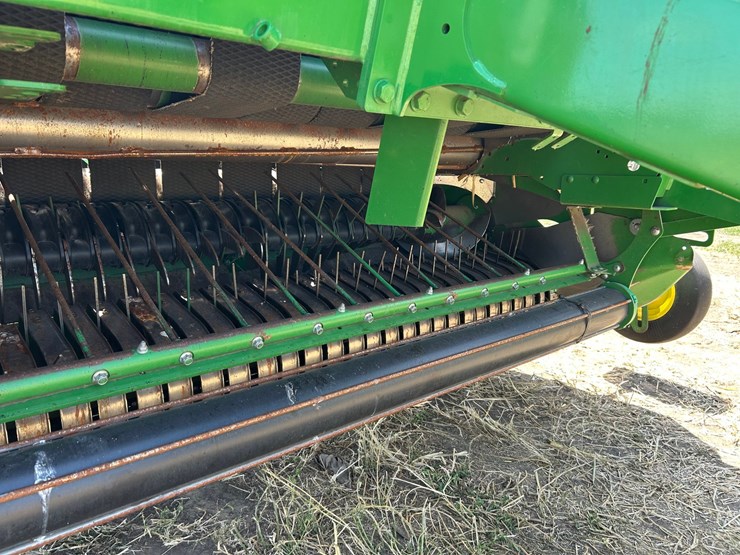 john-deere-560m-image-11