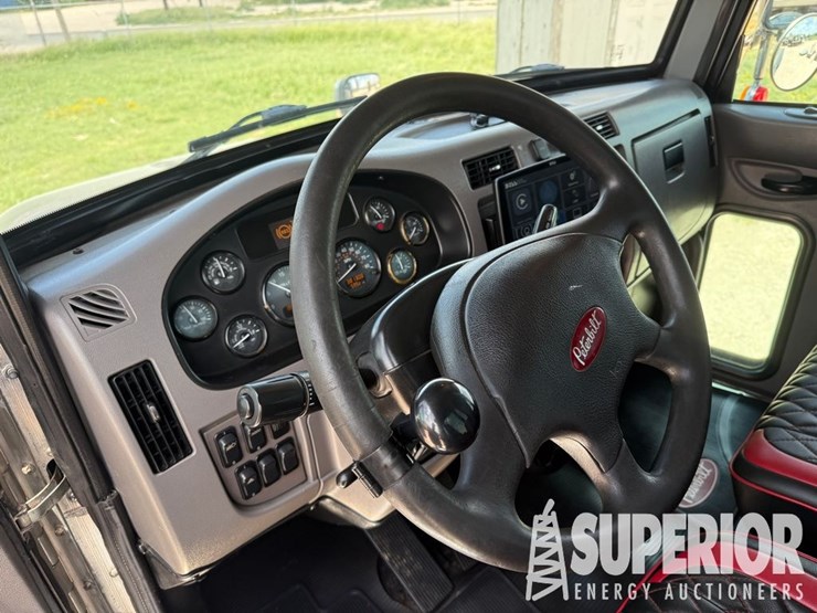 (x)-(1-50)-2015-peterbilt-s/a-slick-back-rolloff,-...-image-3