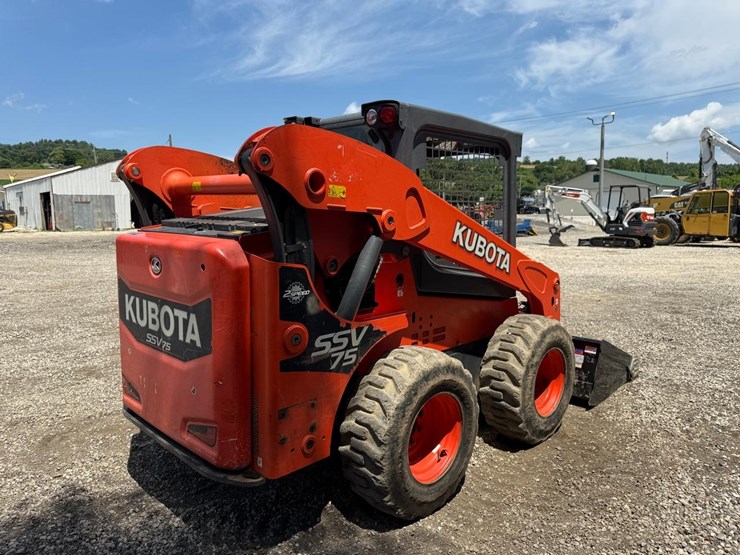 2016-kubota-ssv75-image-4