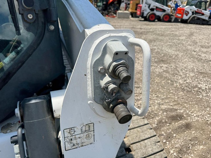 2023-bobcat-t770-image-12
