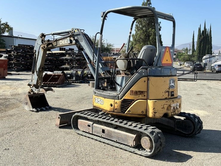 2005-deere-35d-image-4