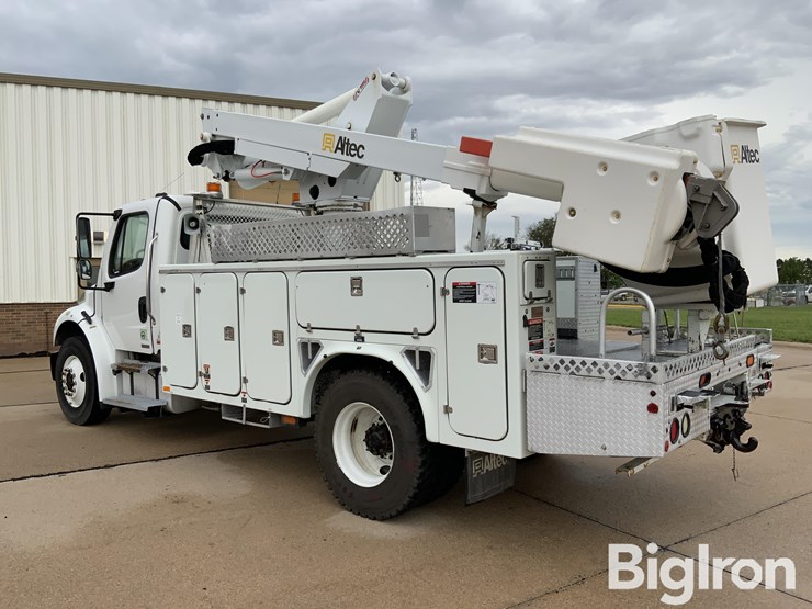 2010-freightliner-m2-106-image-7