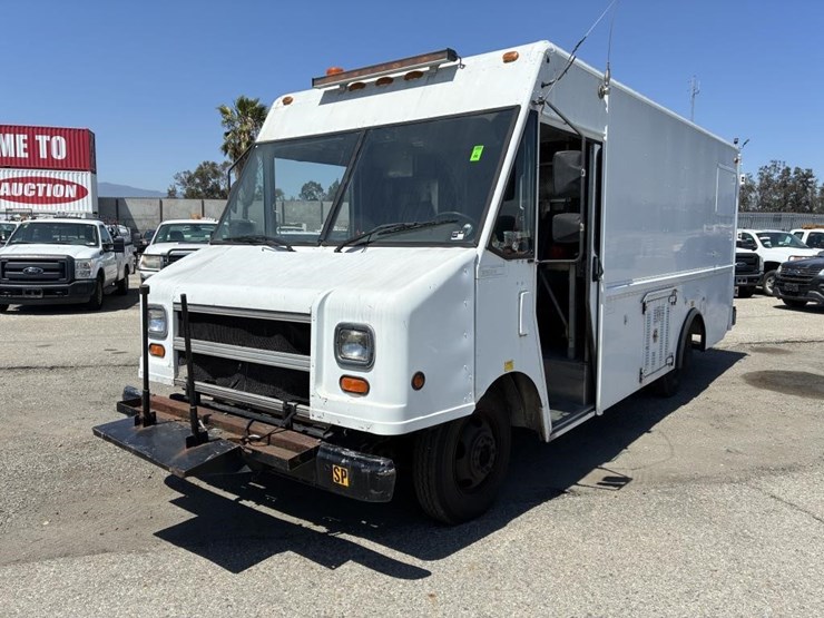 2002-workhorse-p42-image-1