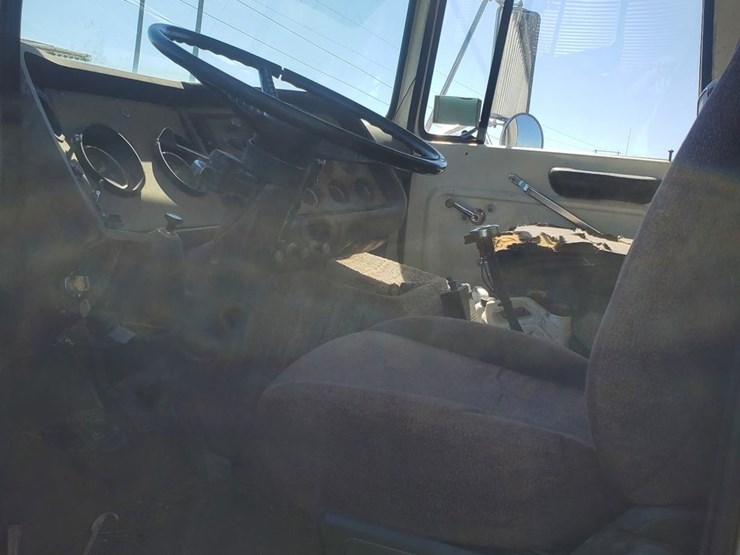 1980-ford-l8000-image-4