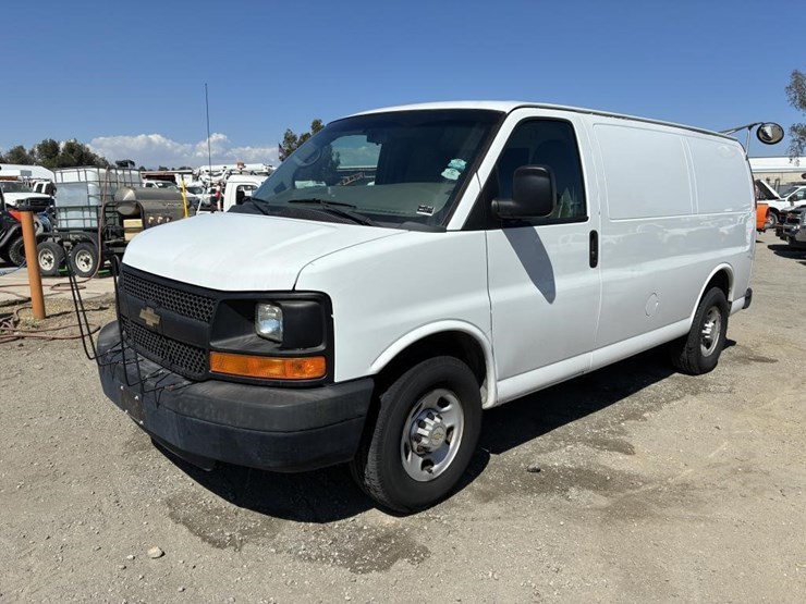 2014-chevrolet-express-3500-image-1