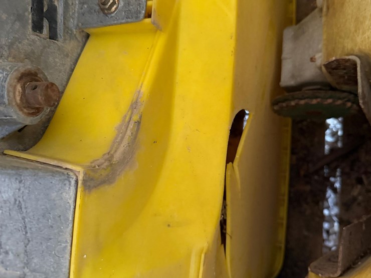 john-deere-pneumatic-planter-boxes-&-blower-motor-image-14