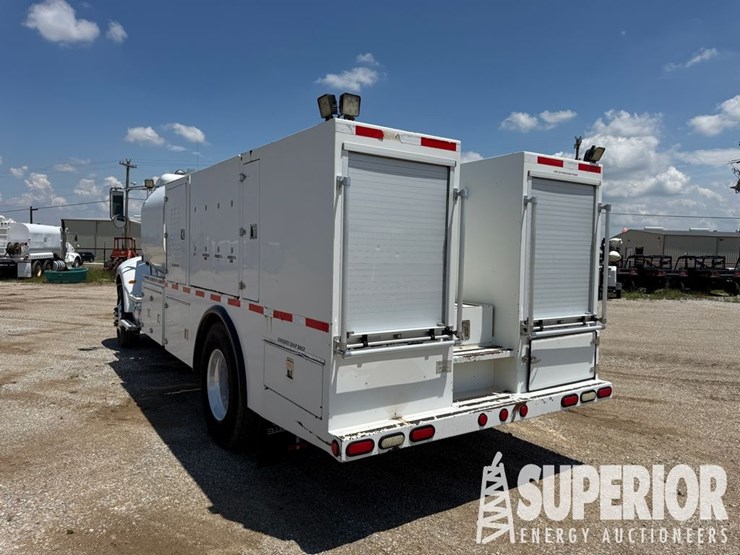 2013-peterbilt-337-image-2