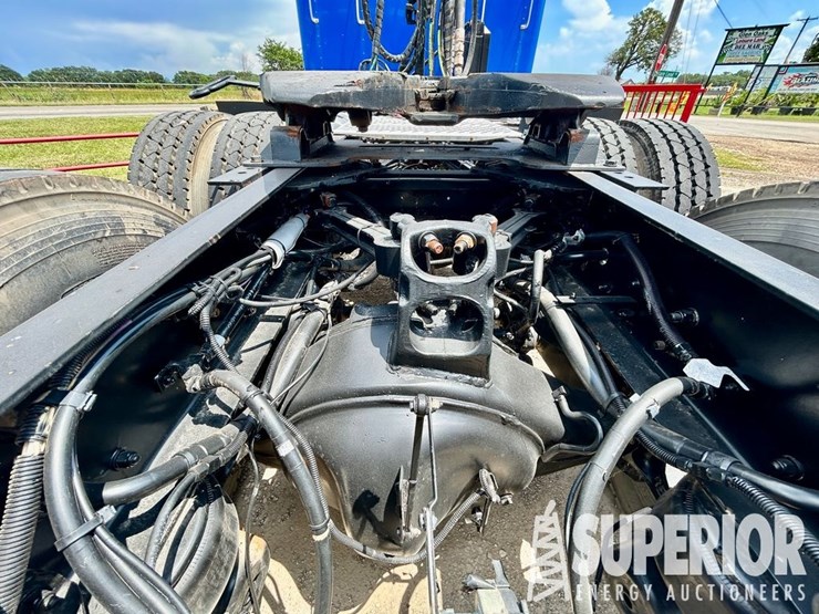 2013-kenworth-t800-image-12