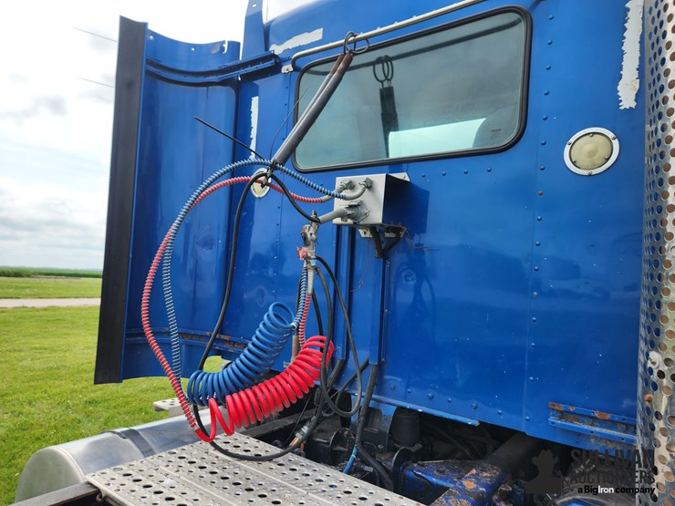 2012-kenworth-t800-image-18