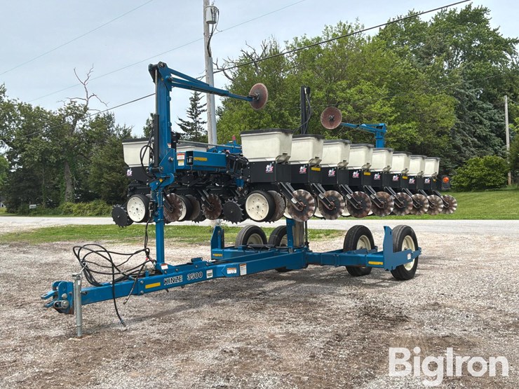2005-kinze-3500-image-1