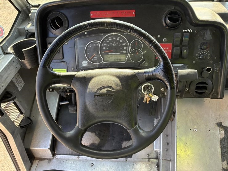 2008-workhorse-w62-image-21
