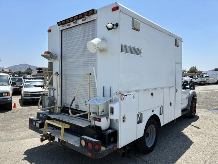 2011-ford-f550-image-3